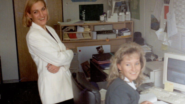 April 1997 Die ersten beiden Clubsekretärinnen Sandra Müller-Ney und Manuela Schubert im Baucontainer